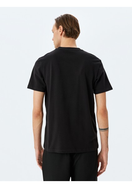 Regular Fit Pamuklu Kısa Kollu Slogan Işlemeli Bisiklet Yaka Tişört fırsatları