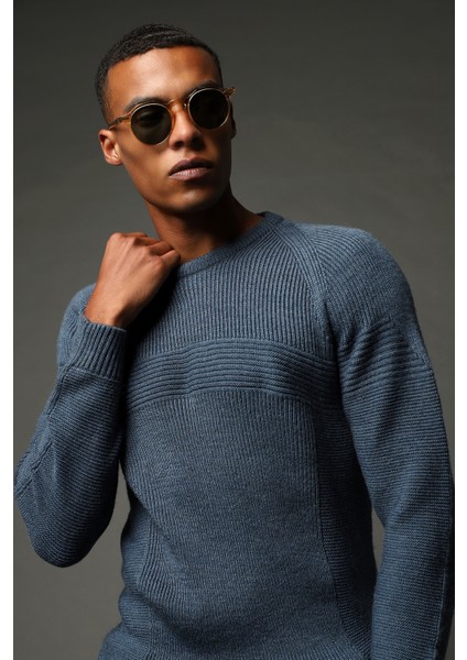 Bisiklet Yaka Regular Fit Dikişsiz Desenli Triko Kazak fiyatları