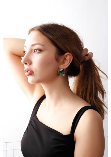 Matya Altın Renk Lak Kaplama Çivili Yeşil Taşlı Model Küpe modelleri