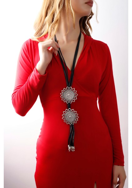 Matya Antik Gümüş Kaplama Yuvarlak Burç Figürlü Tasarım Deri Püsküllü Kolye