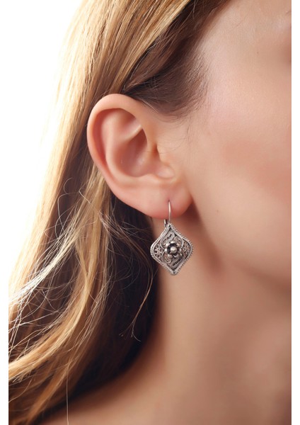 Matya Antik Gümüş Kaplama Sallantılı Küpe