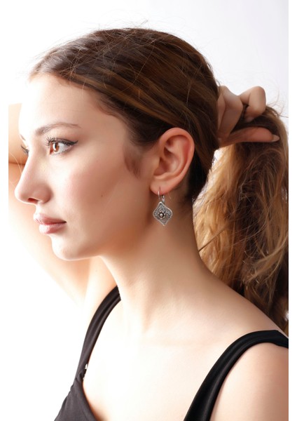 Matya Antik Gümüş Kaplama Sallantılı Küpe fırsatları