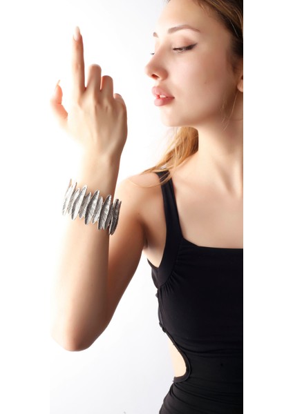 Matya Antik Gümüş Kaplama Lastikli Ağac Kabuğu Motifli Bileklik fiyatları