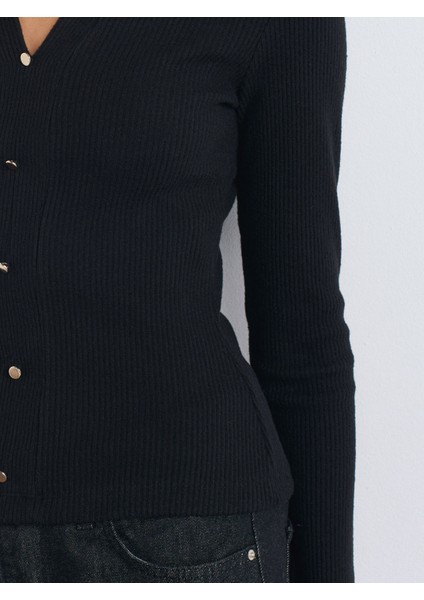 31436 Polo Yaka Düğme Detaylı Top-Siyah fırsatları