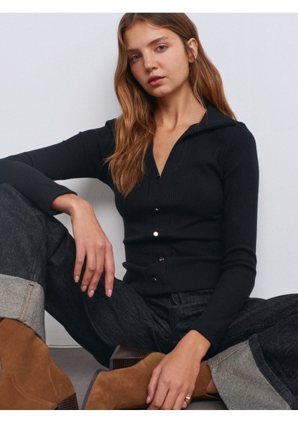 31436 Polo Yaka Düğme Detaylı Top-Siyah indirimleri