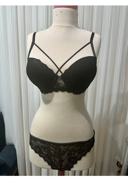 Siyah Dantelli Dolgulu Push Up Tek Ip Detaylı Şık Sütyen Takım modelleri