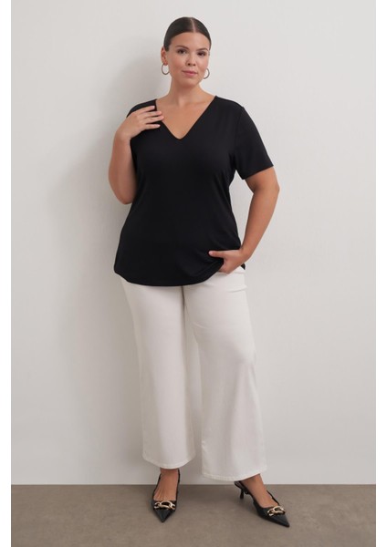 V Yaka Tişört modelleri