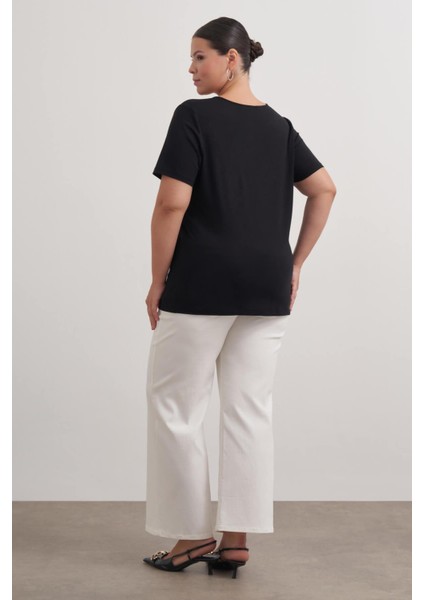 V Yaka Tişört indirimleri