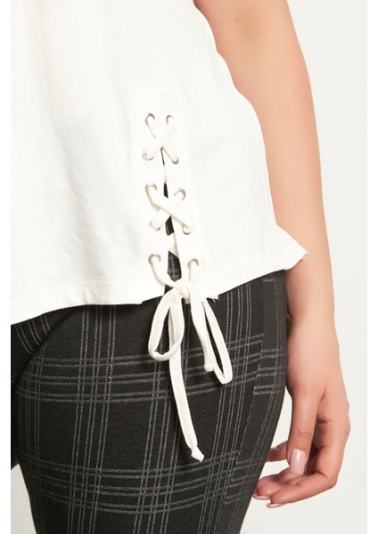 Kuşgözü Detaylı Kolsuz Penye Tişört fırsatları