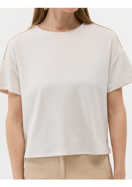 Kadın Krem Regular Fit Tişört 50269359-VR071