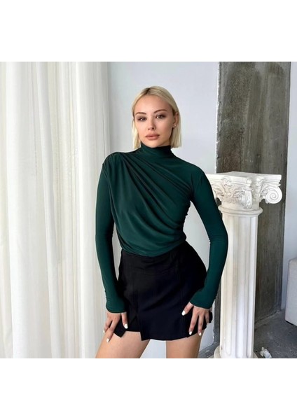 Sandy Büzgü Detay Bluz Dik Yaka