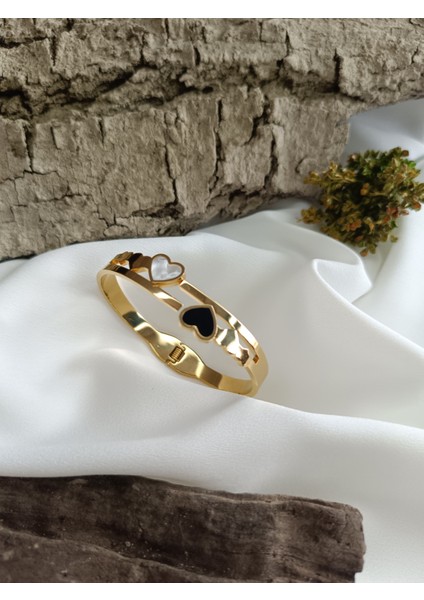 Kadın Gold Renk 316 L Çelik Kalp Detaylı Renk Atmaz Kelepçe Bilezik