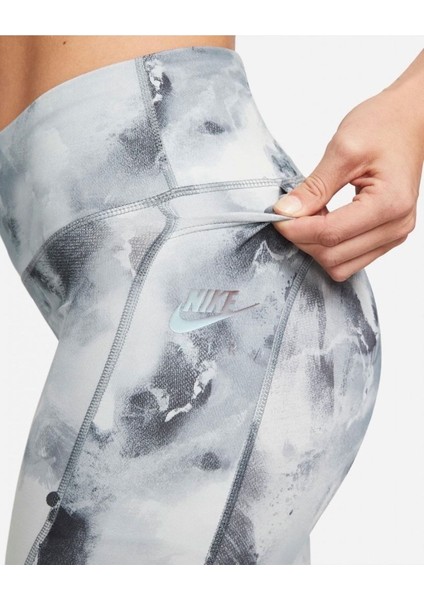 Air Dri-Fit Fast 18CM (Approx.) Running Mid-Rise Kadın Şort