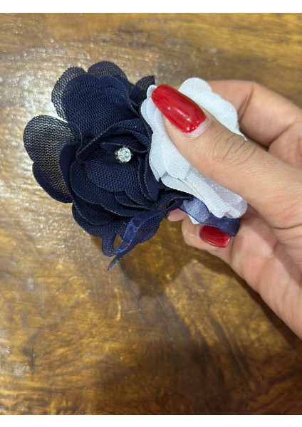 Mavi Beyaz Çiçekli Taşlı Broş Yaka Iğnesi Giyim Aksesuarı 10X8 cm modelleri