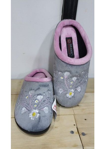 Kadın Kışlık Papatya Çiceği Nakışlı Rahat Taban Ev Terliği