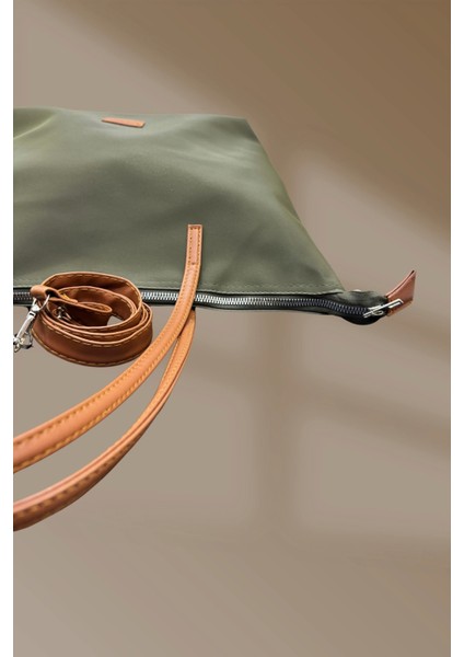 Fermuarlı Içi Cepli Saten Yeşil Kadın El ve Omuz Çantası fırsatları