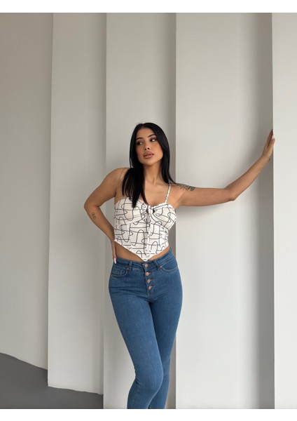 Önü Düğmeli Orta Mavi Dar Paça Skinny Fit Esnek Likralı Yüksek Bel Kot Pantolon