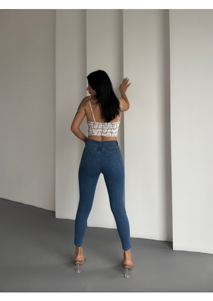 Önü Düğmeli Orta Mavi Dar Paça Skinny Fit Esnek Likralı Yüksek Bel Kot Pantolon