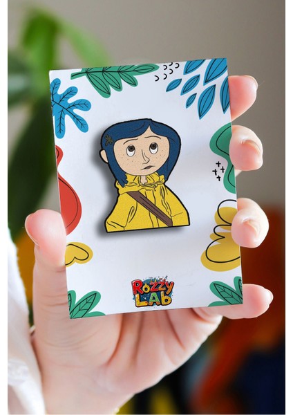 Laika Coraline - Anime Rozet - Ahşap - Pin - Broş - Yaka Çanta Aksesuar