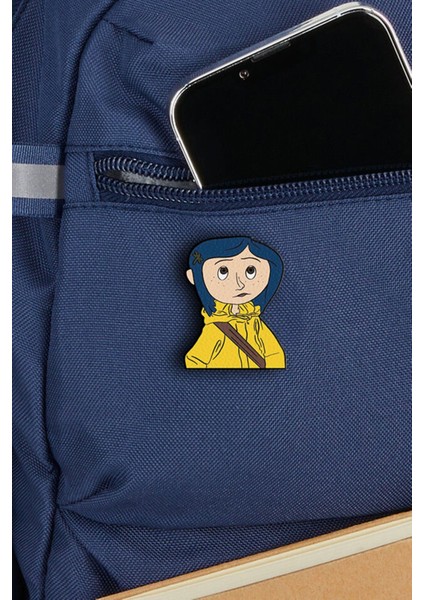 Laika Coraline - Anime Rozet - Ahşap - Pin - Broş - Yaka Çanta Aksesuar