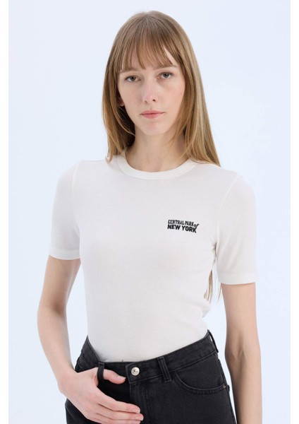 Slim Fit Dar Kesim Bisiklet Yaka Baskılı Fitilli Kaşkorse Kısa Kollu Tişört E5068AX25SP