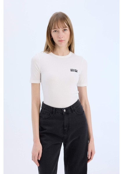 Slim Fit Dar Kesim Bisiklet Yaka Baskılı Fitilli Kaşkorse Kısa Kollu Tişört E5068AX25SP fırsatları