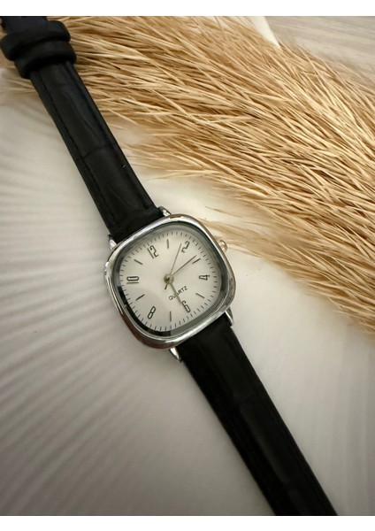 Retro Minimal Deri Kordon Vintage Kadın Kol Saati