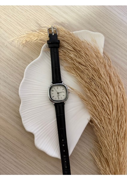 Retro Minimal Deri Kordon Vintage Kadın Kol Saati