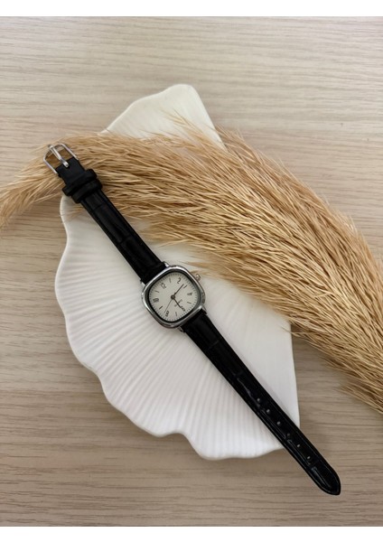 Retro Minimal Deri Kordon Vintage Kadın Kol Saati