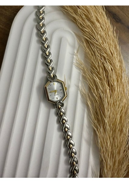 Retro Minimal Hasır Kordon Vintage Kadın Kol Saati fırsatları