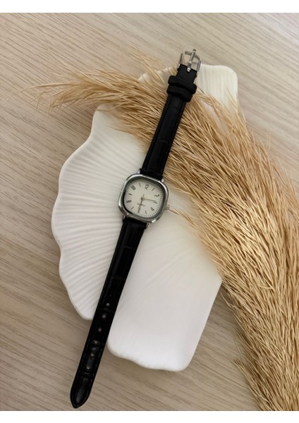 Retro Minimal Deri Kordon Vintage Kadın Kol Saati modelleri