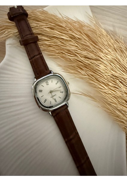 Retro Minimal Deri Kordon Vintage Kadın Kol Saati fırsatları