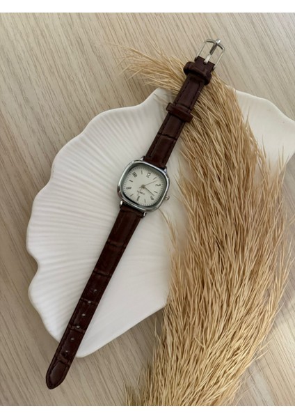 Retro Minimal Deri Kordon Vintage Kadın Kol Saati indirimleri