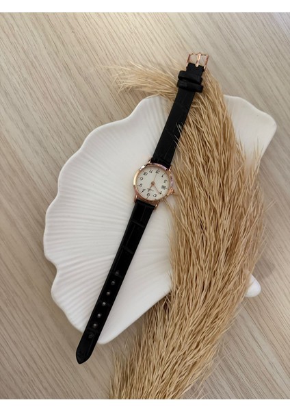 Retro Minimal Deri Kordon Vintage Kadın Kol Saati fırsatları