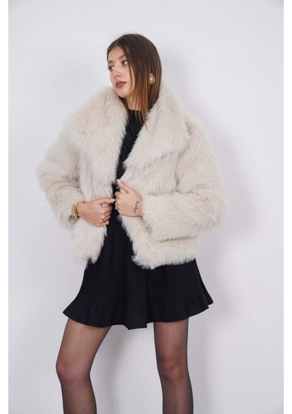 Geniş Yaka Kürk Görünümlü Ceket fiyatları