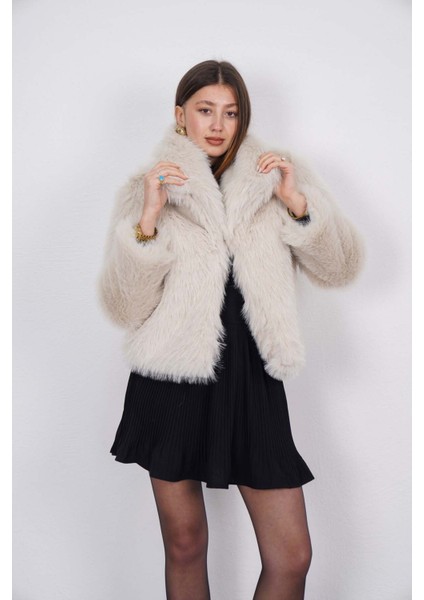 Geniş Yaka Kürk Görünümlü Ceket modelleri