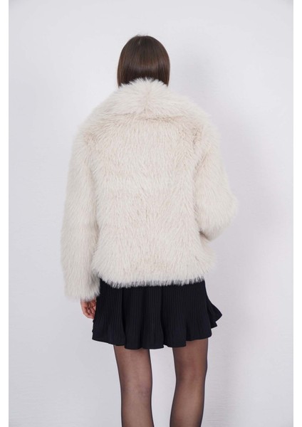 Geniş Yaka Kürk Görünümlü Ceket indirimleri