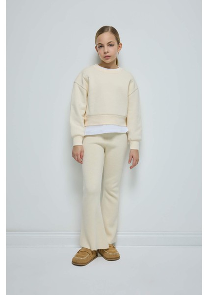 Kız Çocuk Relax Fit Bisiklet Yaka Basic Düz İçi Yumuşak Tüylü Sweatshirt D4298A824WN fiyatları