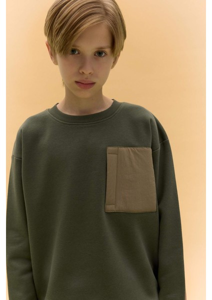 Erkek Çocuk Oversize Geniş Kalıp Bisiklet Yaka Sweatshirt D5788A824WN fırsatları