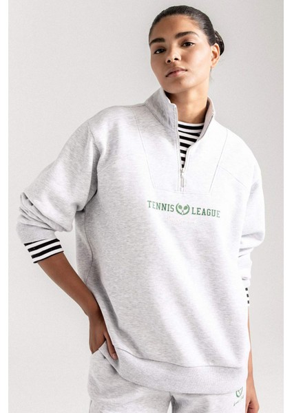 DeFacto Fit Oversize Geniş Kalıp Dik Yaka Spor Baskılı Sporcu Sweatshirt D1701AX24AU