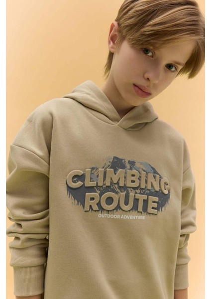 Erkek Çocuk Oversize Geniş Kalıp Kapüşonlu Baskılı Sweatshirt D5408A824WN fırsatları