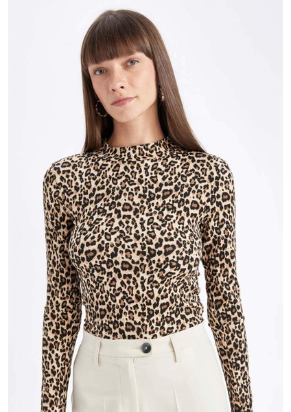 Slim Fit Dar Kesim Yarım Balıkçı Yaka Leopar Desenli Uzun Kollu Tişört D4983AX24AU