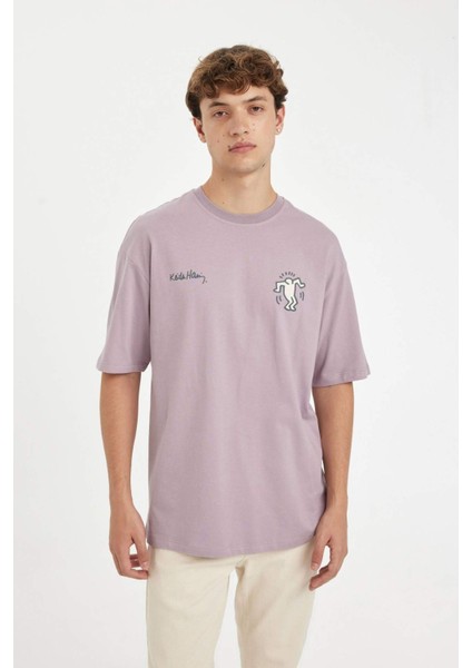 %100 Pamuk Keith Haring Boxy Fit Bisiklet Yaka Baskılı Kısa Kollu Tişört C6521AX24AU modelleri