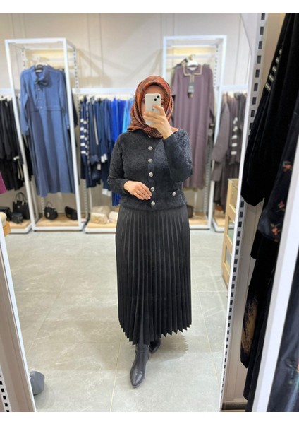 Piliseli Siyah Kadın Etek