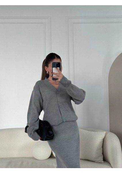V Yaka 3 Düğmeli Hırka Takım Triko Ikili Etekli - Gri