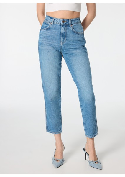 Yüksek Bel Dar Paça Relaxed Mavi Kadın Denim Pantolon W246027XT Mid Blue Jean Pantolon fiyatları