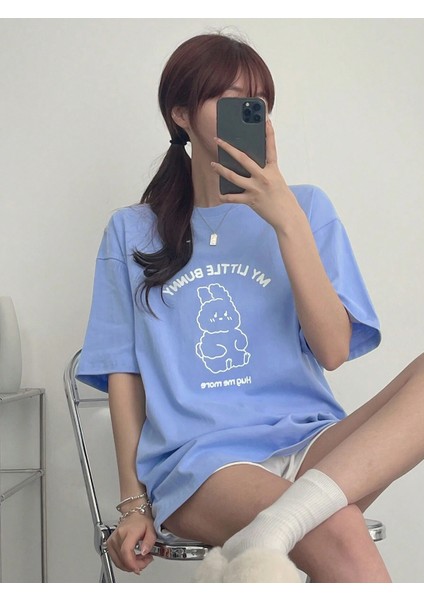 Lıttle Bunny Bakılı Süprem T-Shirt -Bebe Mavisi Oversize Bisiklet Yaka Kısa Kol Tişört
