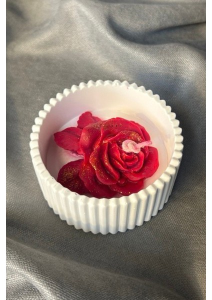 El Yapımı Taş Tozu Dekoratif Kapaklı Mumluk Içinde Kırmızı Gül Motifli Mum - 8 x 10 cm
