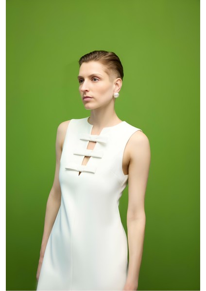 Yakası Fiyonklu Ekru Mini Elbise MKN3008 modelleri