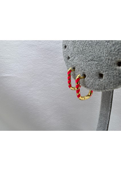 Şeritli U Model Küpe fırsatları